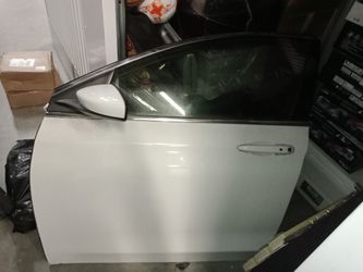 Driver Door For A 2016 Chrysler 200