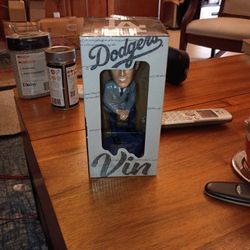 76 Vic Scully Bobblehead 