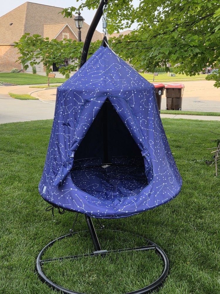  Cozy Hanging Pod
