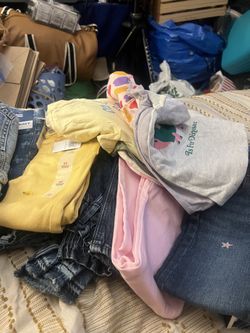 Girls Clothing 4T & 5T 20 outfits 300$