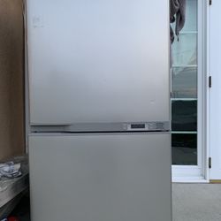 Samsung Fridge - Needs a repair