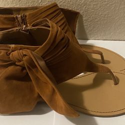 Cute Leather Bow  Tan  Sandals Size 8