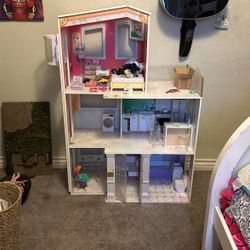 Rainbow High Doll House w/ accessories