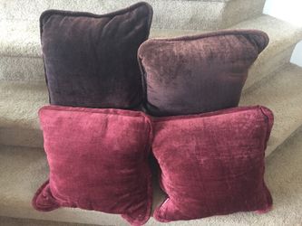 4 throw pillows