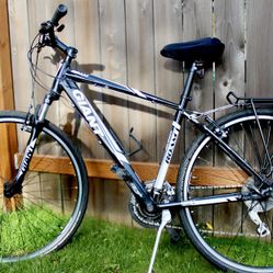 Giant Roam 3 Hybrid Bike