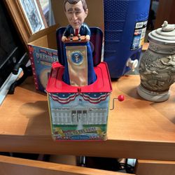 2001 George W. Bush White House Presidential Jack-In-The-Box Musical Pop Up Toy 
