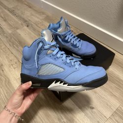  Air Jordan 5 Retro SE 'UNC' size 7.5 men’s, 9.5 women’s 