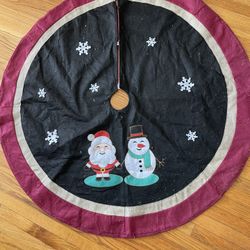 Christmas Tree Skirt - Santa & Snowman Embroidery, Festive Holiday Decor  We are selling a Christmas tree dress with a festive atmosphere. The dress f
