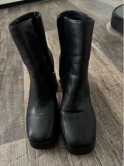 Black Nine West leather ankle boots size 7.5 with a 3.5 inch heel.