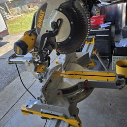 Dewalt Dual Bevell Compoud Sliding Miter Saw 