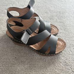 Black And Tan Small Platform Sandal 