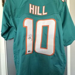 ✨Tyreek Hill Signed Jersey NFL Football Beckett Witnessed