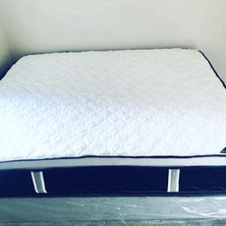 King size Mattress Pillow Top 13”Thick Medium FIRM Brand New( Box split Included) We Finance We deliver All Cities 