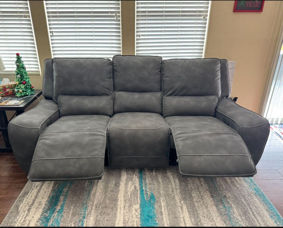 Sofa with 2 Powered Recliners and Adjustable Powered Headrests