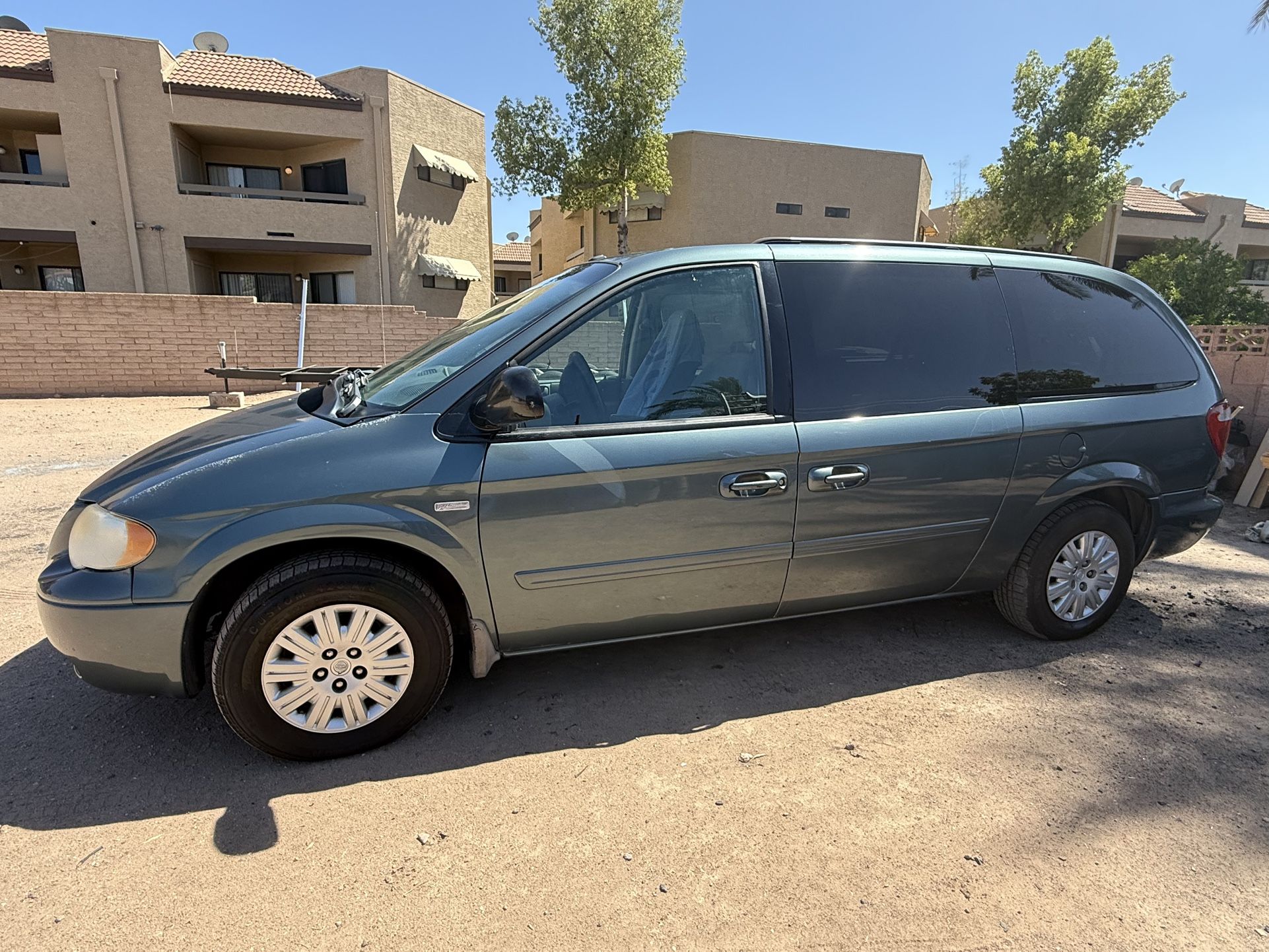 2006 Chrysler Town & Country