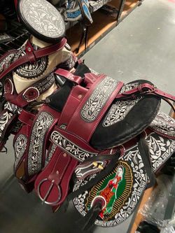 Montura charra bordada