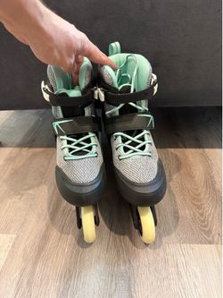 Women’s roller blades