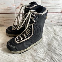 Adult size 7 Lamar snow boots 