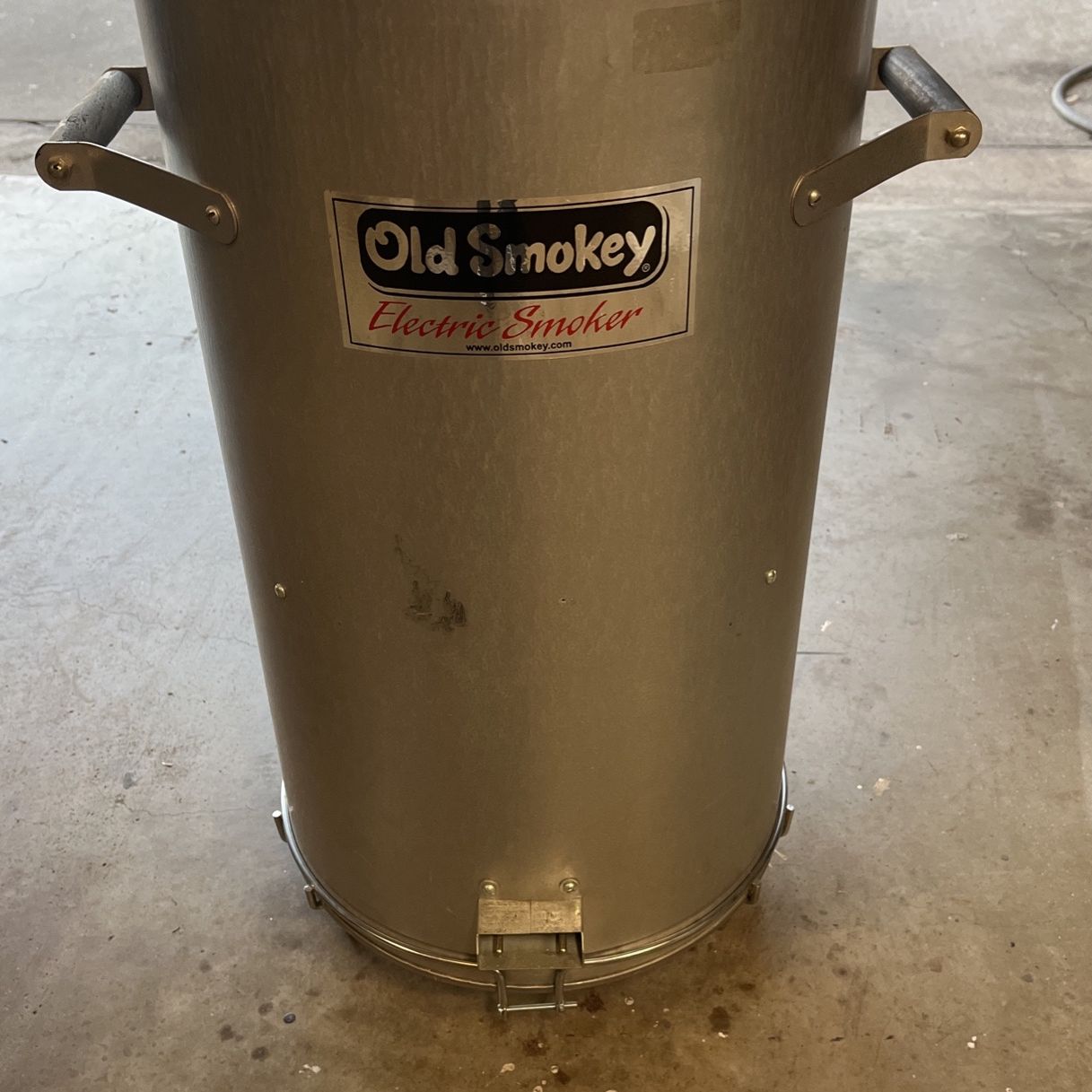 Old smokey electric brittle smoker