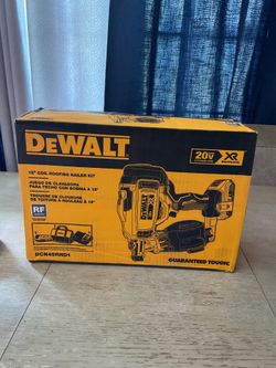 Dewalt 20 volt roofing nailer kit with battery and Charger and bag