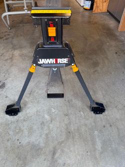 Fold up portable vice