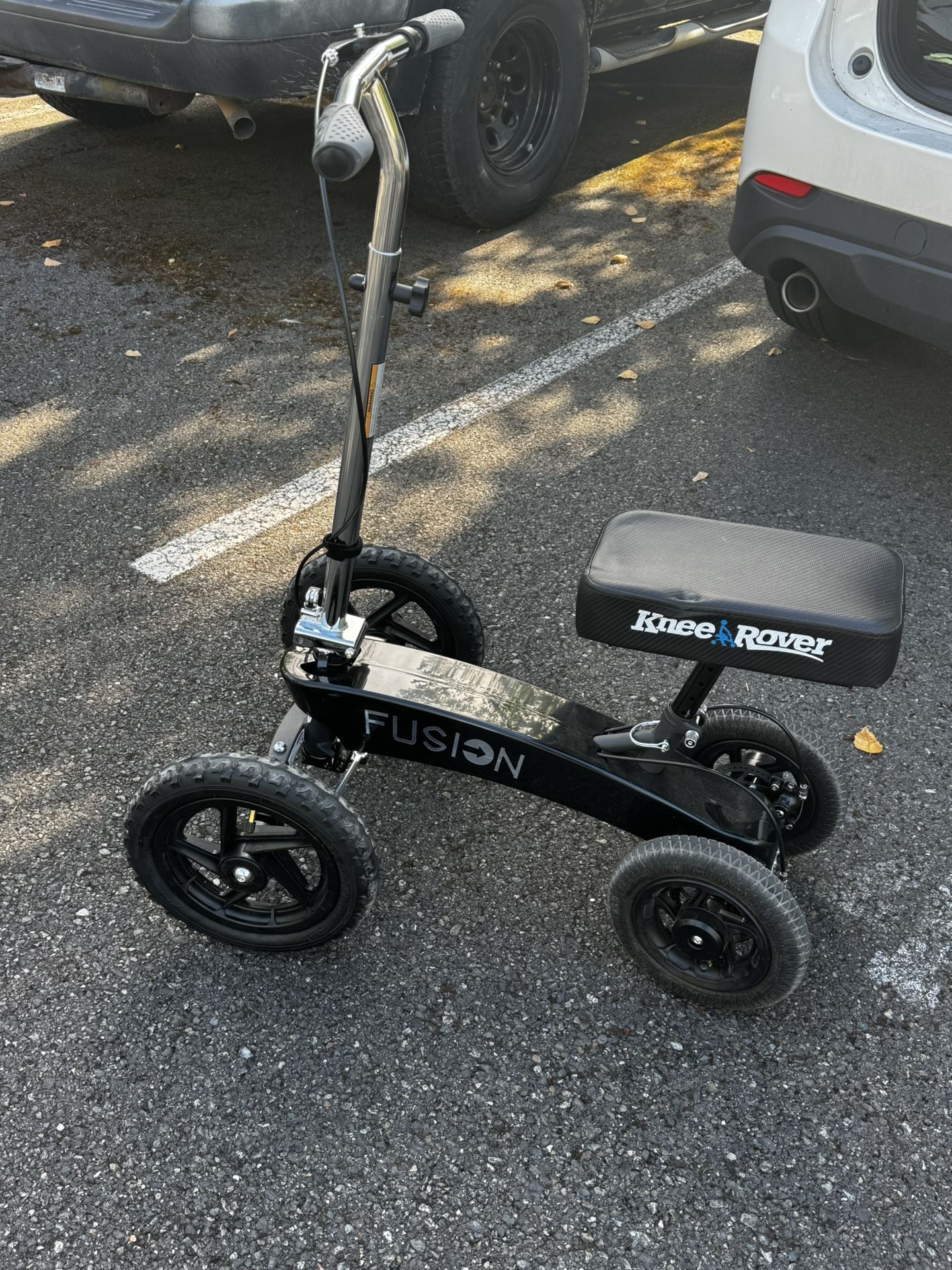 KneeRover Fusion Off-Road All-Terrain Knee Scooter – Excellent Condition