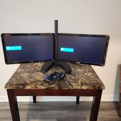 Dual Dell 19' Monitor w/stand