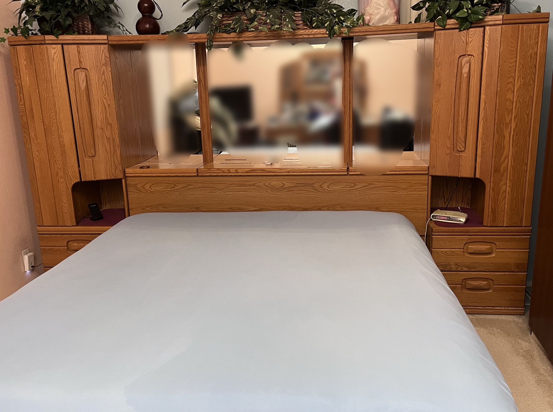 Wood king Bed Set With Lots Of Storage