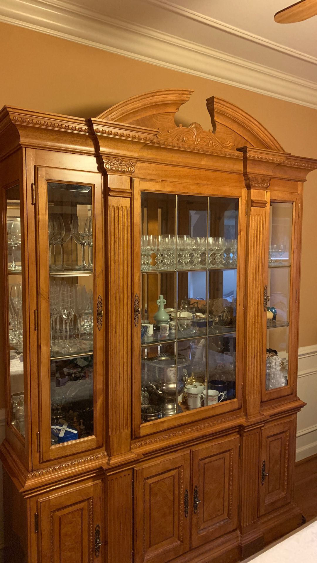 Light brown hutch and buffet