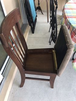 4 Wooden Dinning Chairs Thumbnail