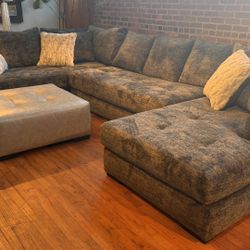 New 4 pc sectional sofa with cocktail ottoman and pillows