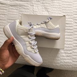 Jordan 11 low white purple trainers. Size US 7