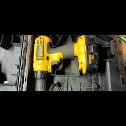 DeWalt Drill 18v Battery And Charger 