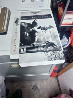 Batman Arkham City GameStop Display Box