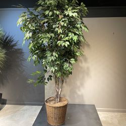 New artificial green Color Leaves Plant In A pot