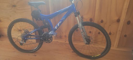Giant VT Two Full Suspension Mountain Bike – 26” – Disc Brakes