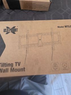 Tilting TV wall mount
