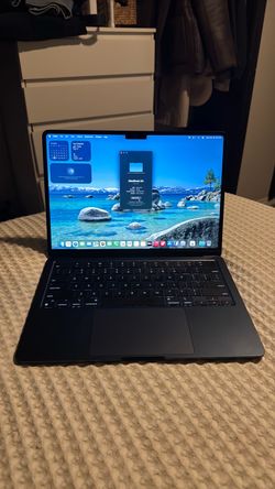 MacBook Air M2 16GB RAM 52 Battery Cycles!