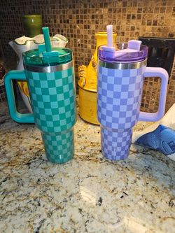 Mugs 40 oz Stainless Steel Tumbler with Straw and Handle, Double Wall Insulated.  new