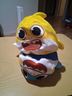 Pre-Owned Baby Shark's Big Show 2-in-1 Reversible Plush Baby Shark & Super Shark
