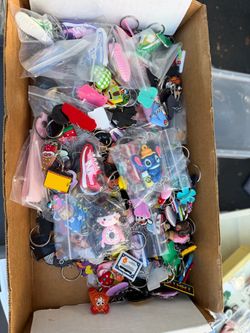 Lot of over 400 keychains