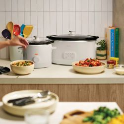 New bella 6-quart Programmable Slow Cooker with Additional 2-quart Slow Cooker set. COSTCO Sells$50+tax