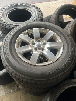 Set of 5 tires and wheels for jeep 12-16