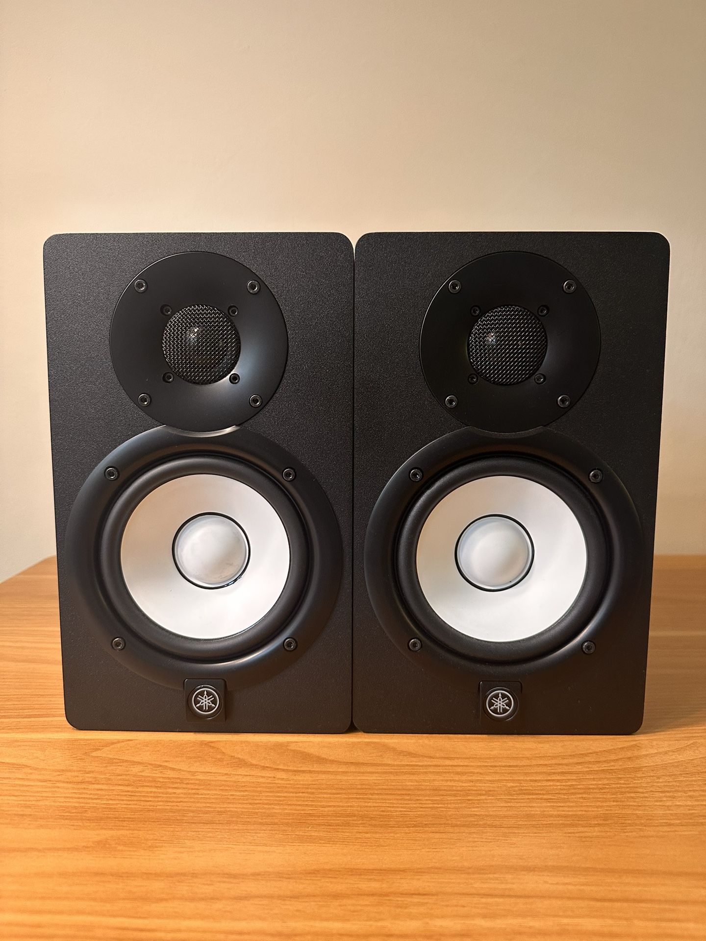 Yamaha HS5 Powered Studio Monitors - Black