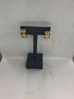 Hoop flower earrings 14k 7.9grams