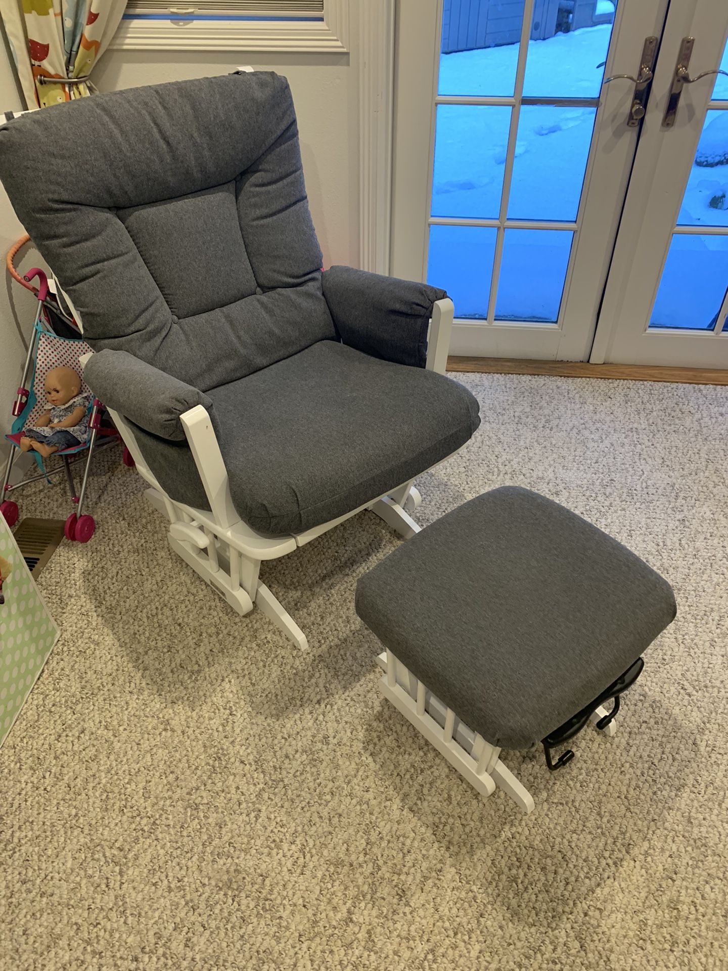 Dutailier Glider and Ottoman Set with Nursing Footrest