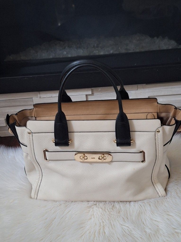 Coach Swagger 37 Bag White Pebbled Leather