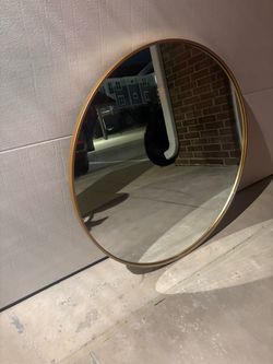 Round Wall Mirror with Gold Frame