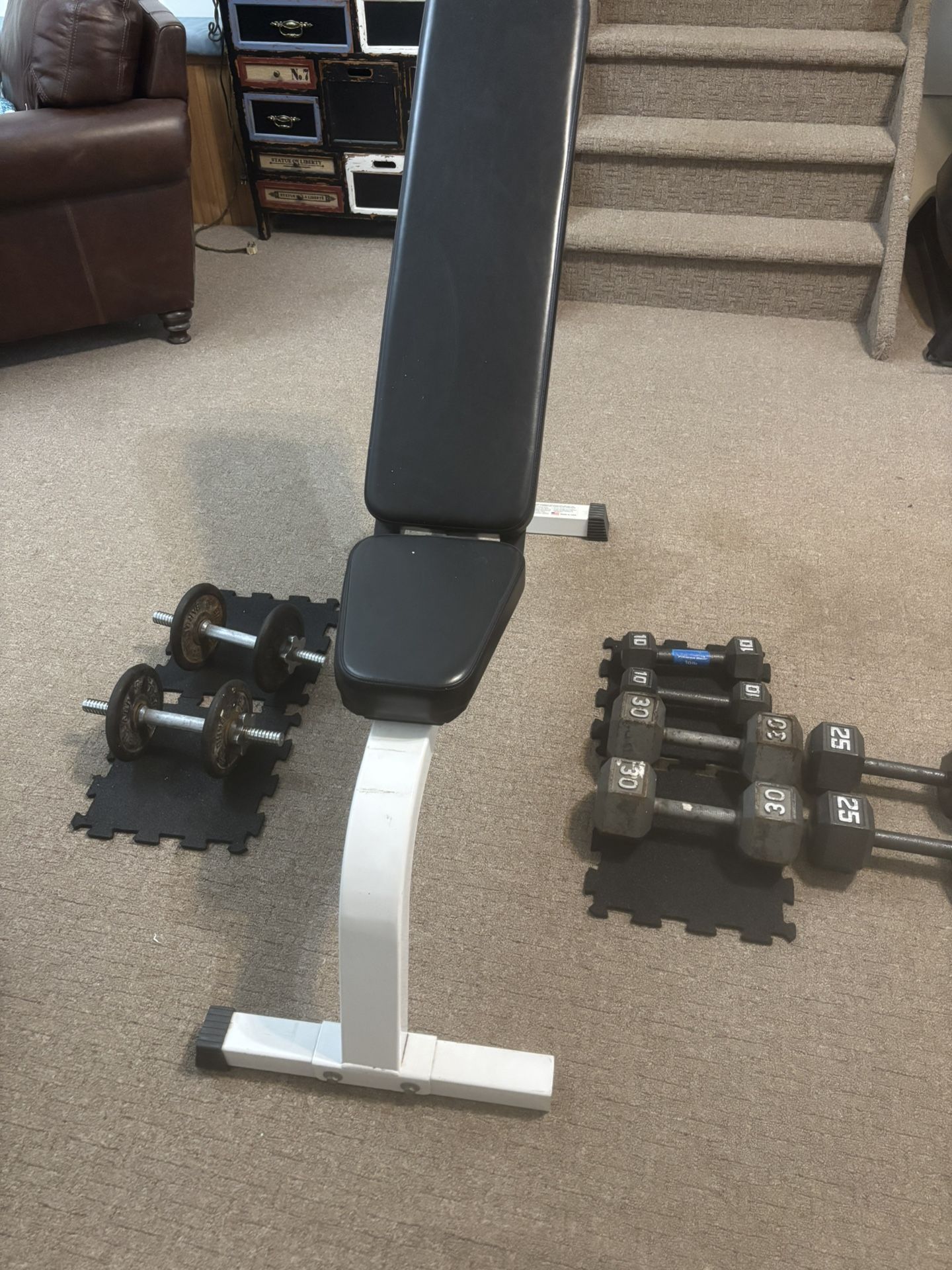 Incline Weight Bench And Dumbbells