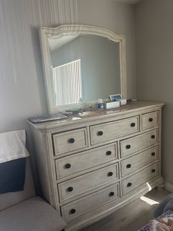 Drawer Chest with Mirror